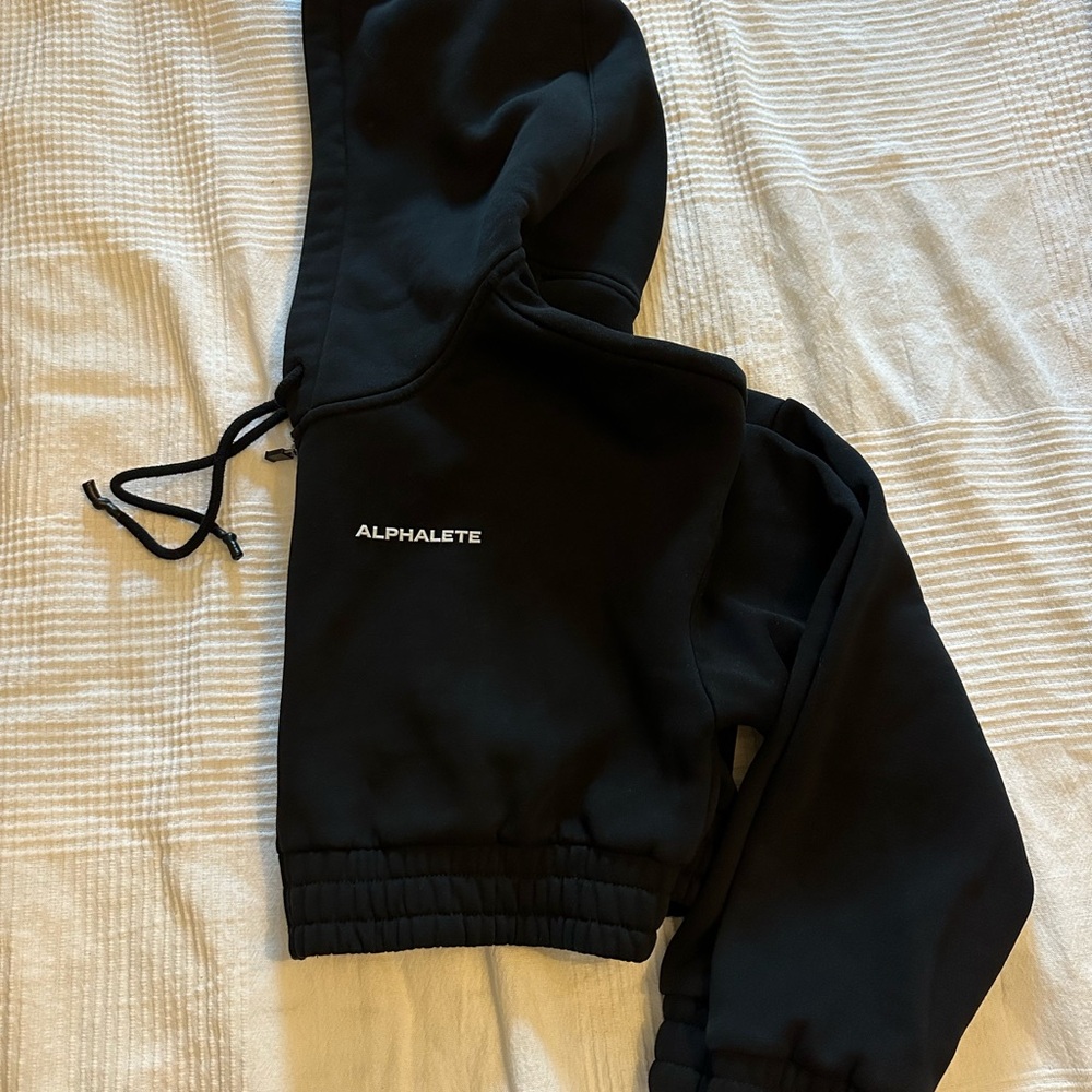 Alphalete - Black Crop Hoodie